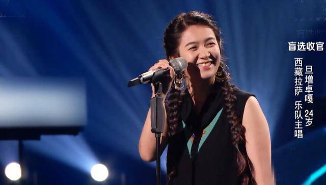 藏族乐队主唱旦增卓嘎,五年级开始打鼓,在盲选时的一首《时光谣》给人