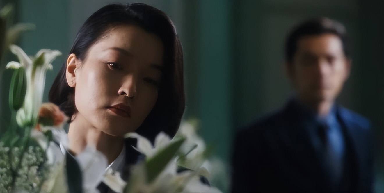 02 仰望远方阿宝作为曹扬加工组的机修工,与全民企业电车售票员雪芝