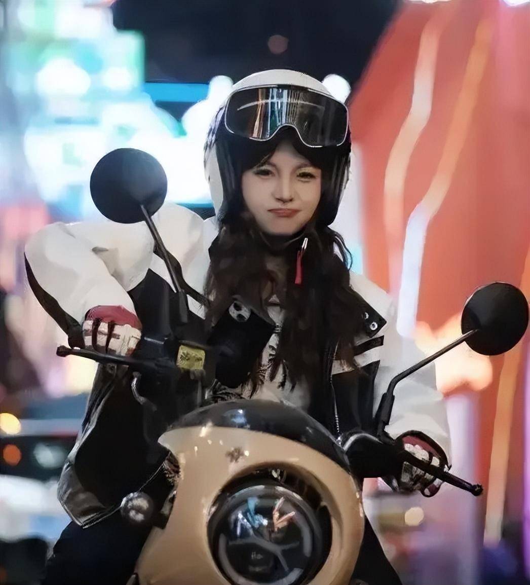 百万主播欧可爱车祸溺水身亡,肇事司机仅16岁,已被刑拘!