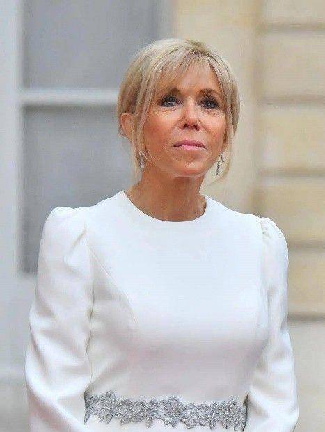 69岁的布丽吉特:没有"正常生活",和小24岁的总统丈夫没有秘密_马克龙