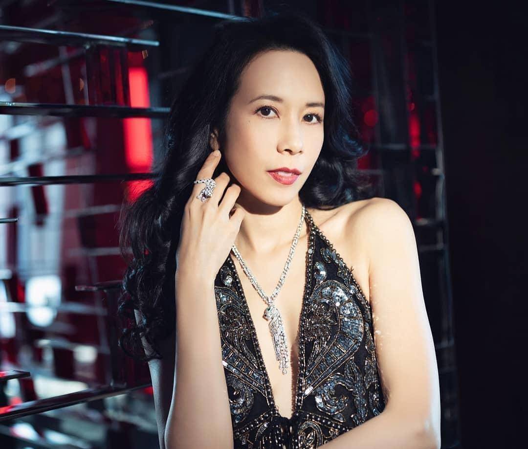 为了保持身材,莫文蔚强迫自己锻炼;闫妮从乡下姑娘变身女神,付出了