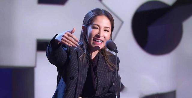 10分钟问答,萧亚轩和男友恩爱"糖纸"被揭,看到包裹下的狼藉_黄皓_问题