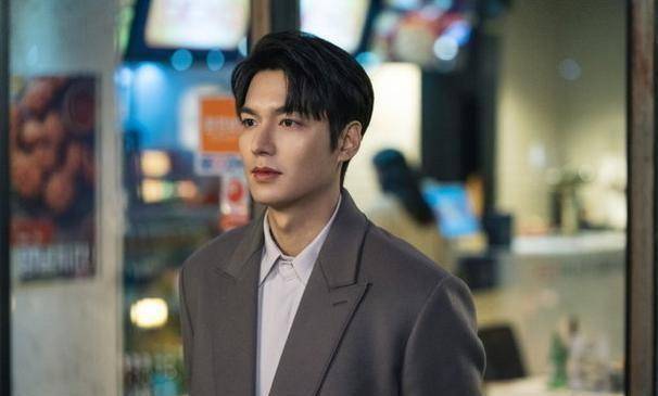 李敏镐终于现身好性感!