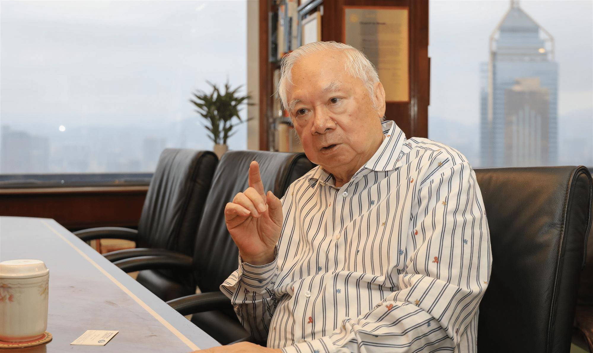 命运的人不少,因从商而富甲一方的人更是有李嘉诚与胡应湘等人作为