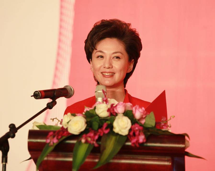 "国脸"海霞:生于河南郑州,播报新闻28年0失误,嫁清华大学教授_电视