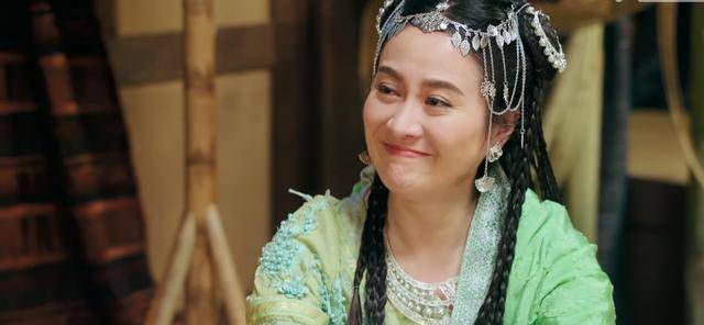 中年女演员"装嫩",央视历史剧惨遭毒手,一脸褶子穿丝袜真无语_叶璇