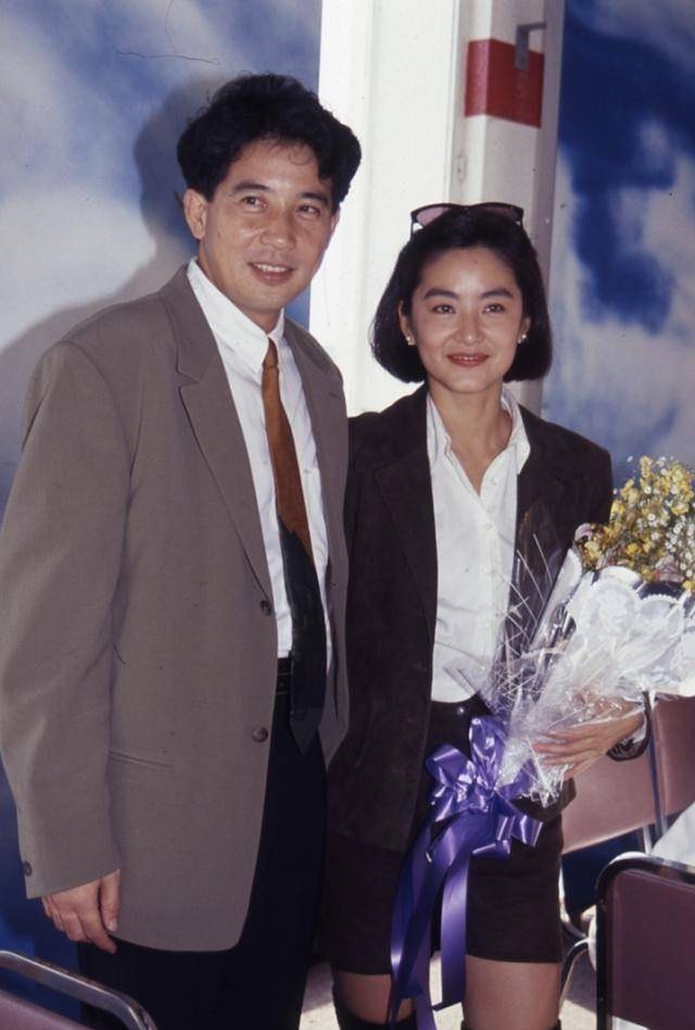 和秦汉苦恋20年的林青霞,为何最后嫁给"分手带娃"的邢李源?