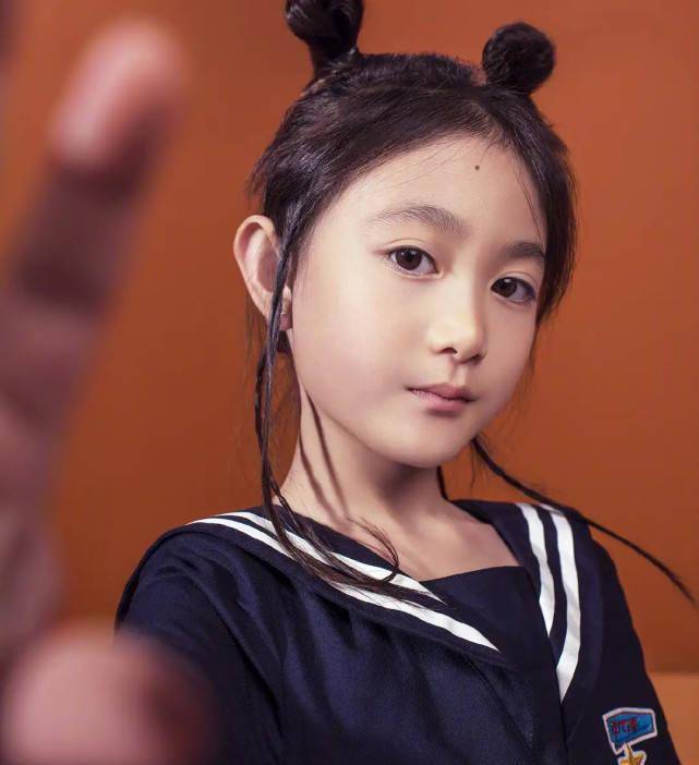 李小鹏9岁女儿长残啦!