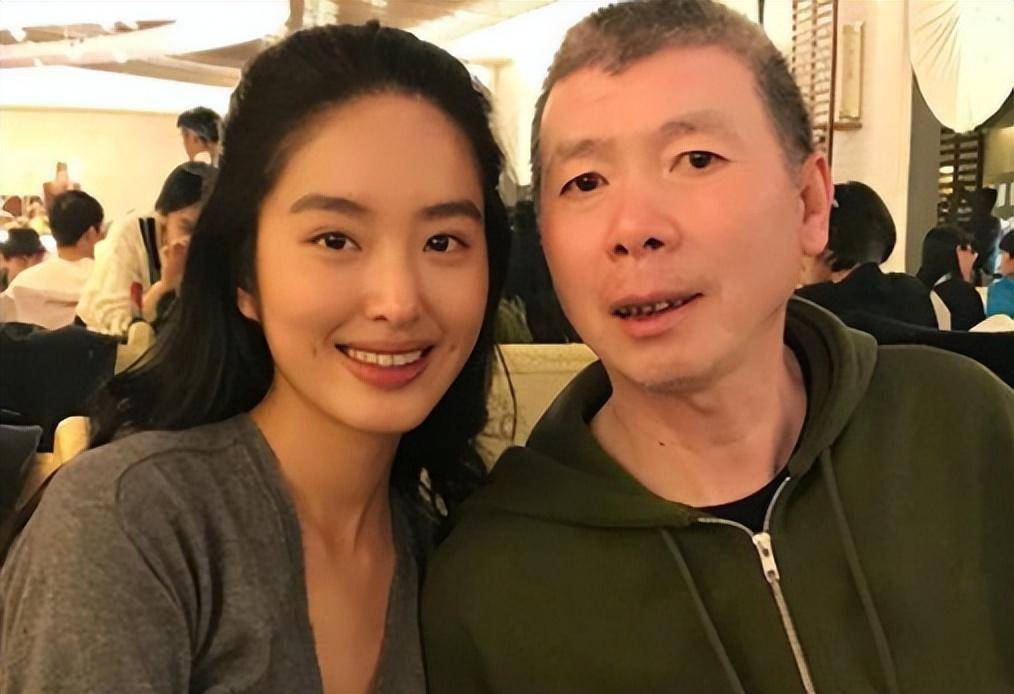 时尚芭莎"弃子":杨采钰,这一次让人大跌眼镜_刘亦菲_陈金飞_女儿