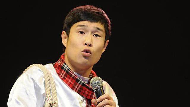 沈阳并没有在卫视春晚中演出小品,他只获得北京卫视春晚的邀请,与郑恺