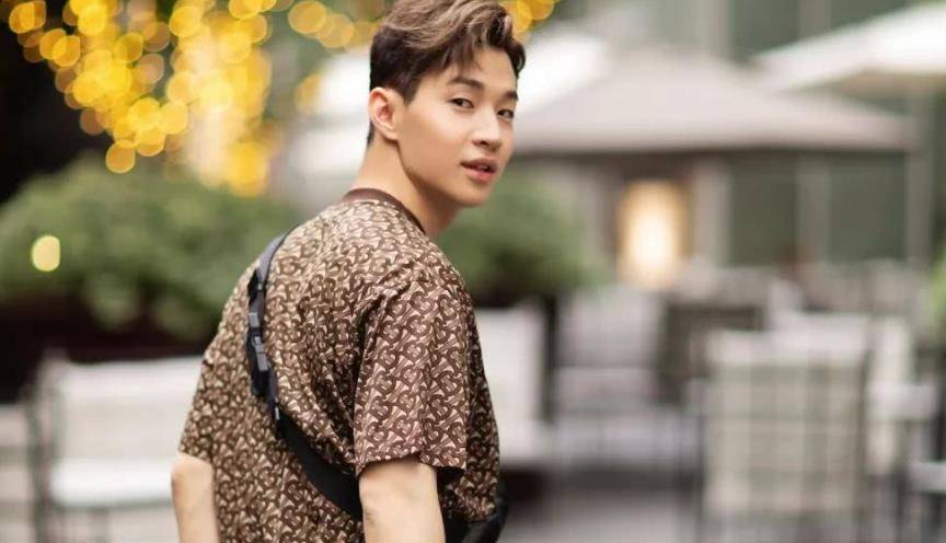 熟悉刘宪华的都知道,他的作曲编曲能力很强,即兴的solo很厉害,《begin