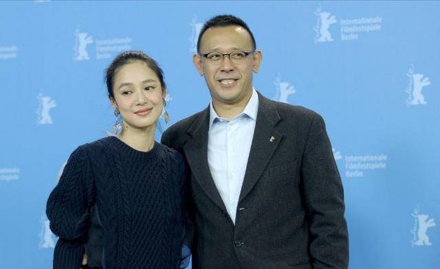 她和姜文是拍摄电影天地英雄》时认识的,不过此时姜文是有家室的,他