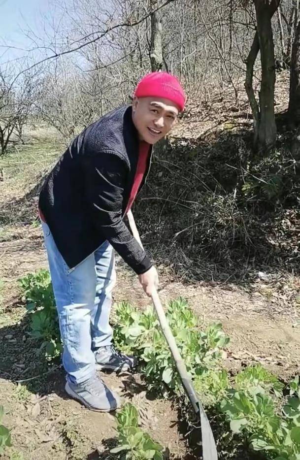 黑子原名叫做张永刚,71年出生的他是一个地地道道的东北汉子,他自从在