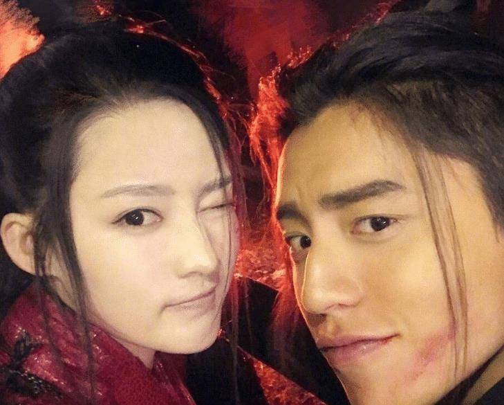 《狼殿下》超强售后,李沁王大陆同晒合照,两人动作却很亲密!