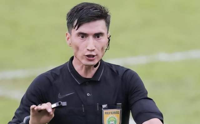 马宁当选2023年中超金哨,麦麦提江再次落选_裁判_足球迷_比赛