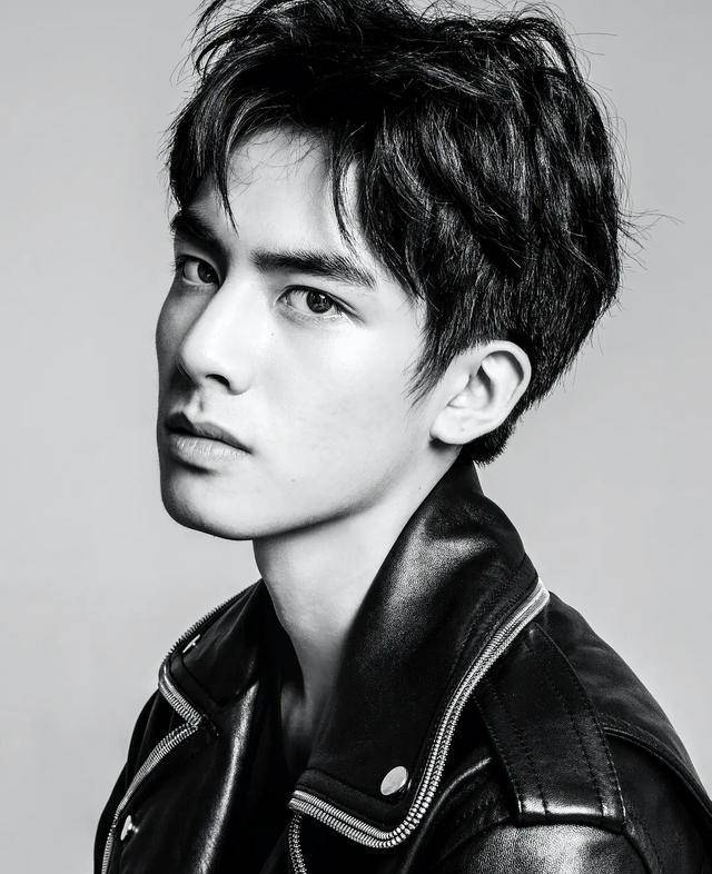 宋威龙:姐弟恋专业户,新一代小奶狗_学历_小时候_容止