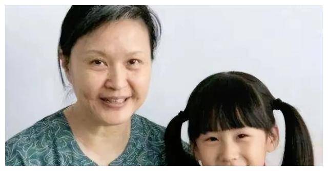 方舒:和陈国星离婚,嫁给小10岁的屠洪刚,惨被抛弃,如今怎样了_事业
