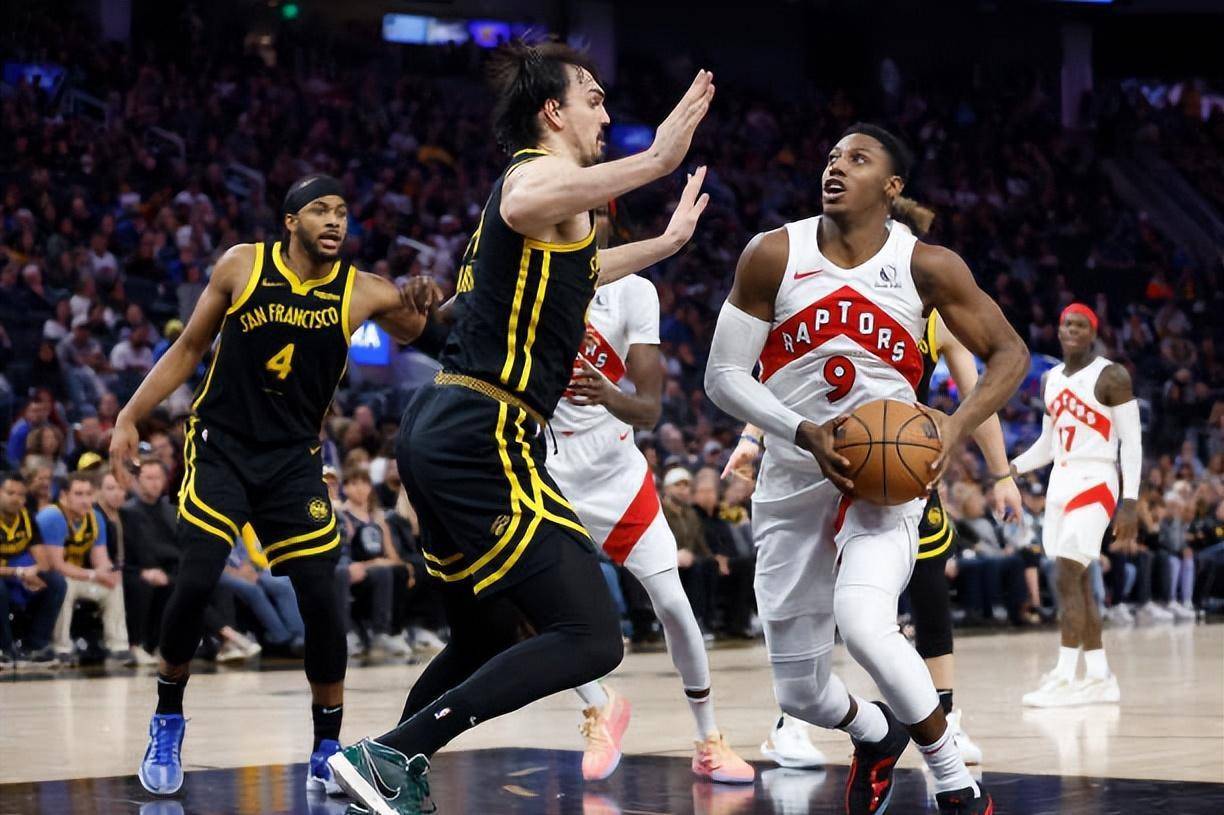 新援越打越猛,库里14投2中_上场比赛_巴雷特_篮板