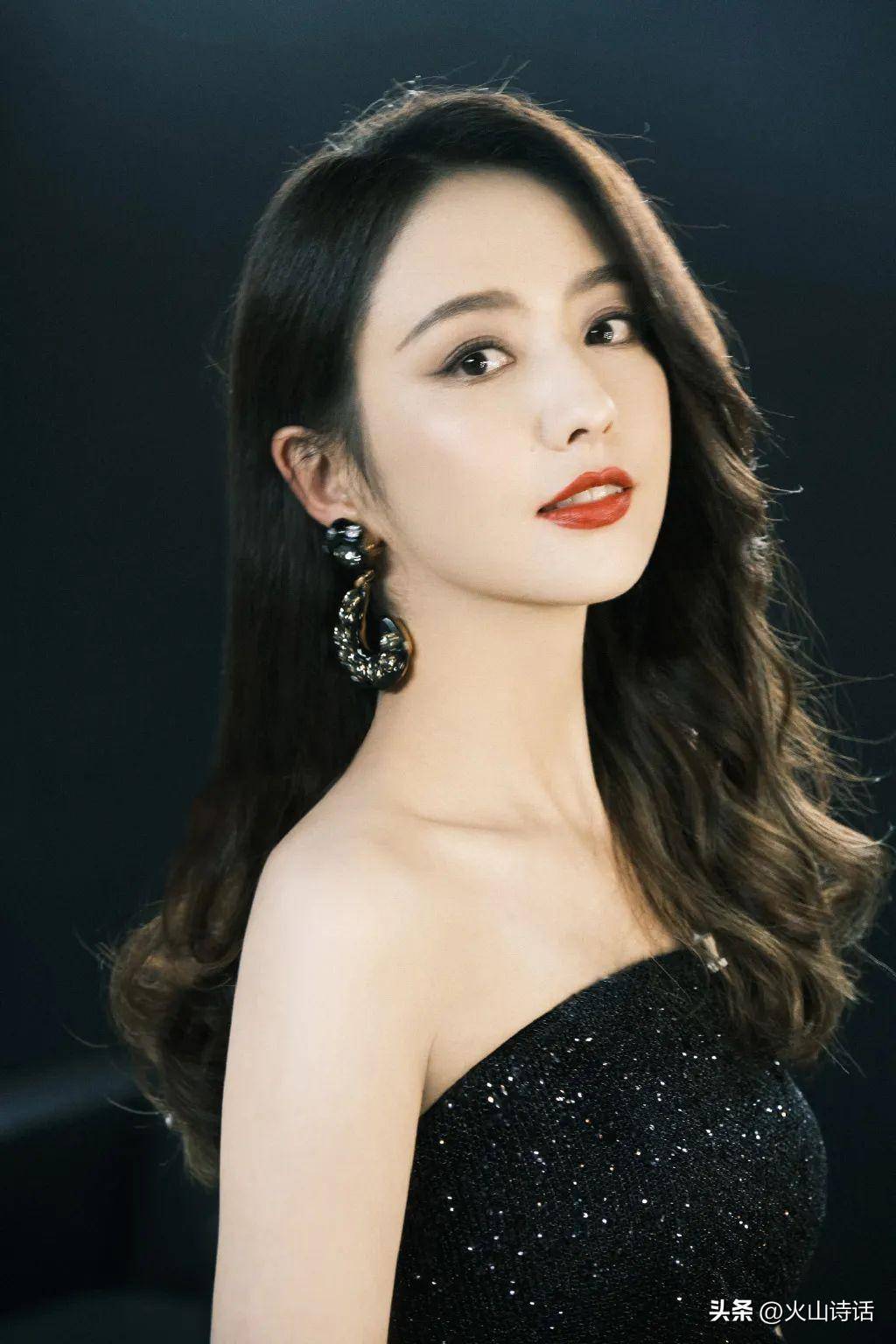 佟丽娅:从自卑的小女人到御姐范,她经历了什么?_陈思诚_舞台_女神