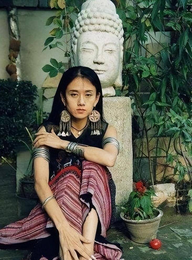 "人间异类"杨丽萍:30年不吃米饭,靠助理洗澡,她现在怎么样了_舞蹈