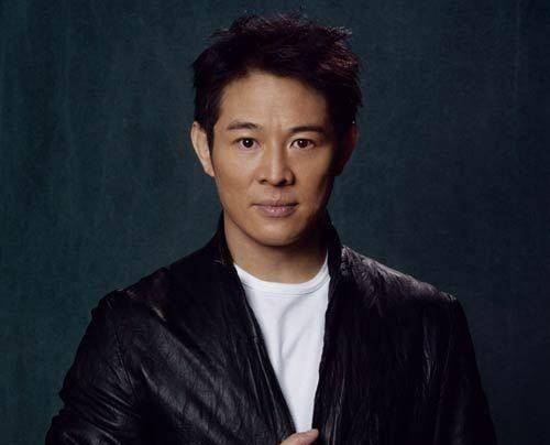 由李安执导,周润发,杨紫琼,章子怡主演的这部华语武侠片《卧虎藏龙》