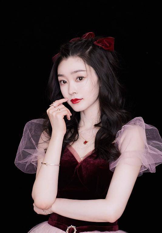 宋轶的"白雪公主"造型好美,浅粉色大裙摆礼服好高级,超惊艳_连衣裙