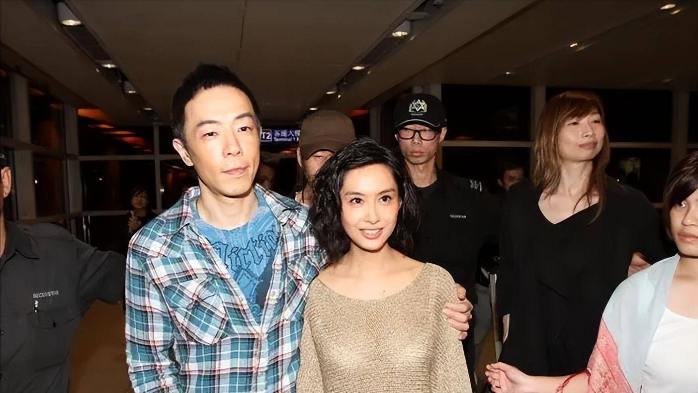 24年后,再看朱茵,才明白她为何离开周星驰选择黄贯中?_时间_爱情_感情