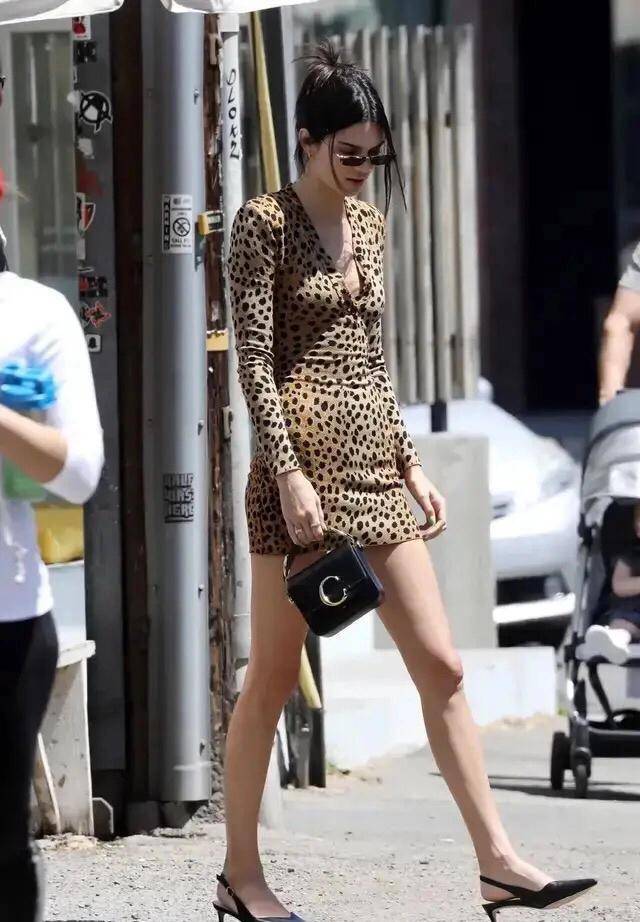 揭秘:"卡戴珊女人们"混乱的情史,以及不择手段的上位史_女儿_妈妈