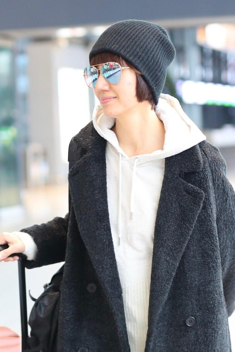 袁泉经常使用连帽运动衫来为他的服装增添层次.