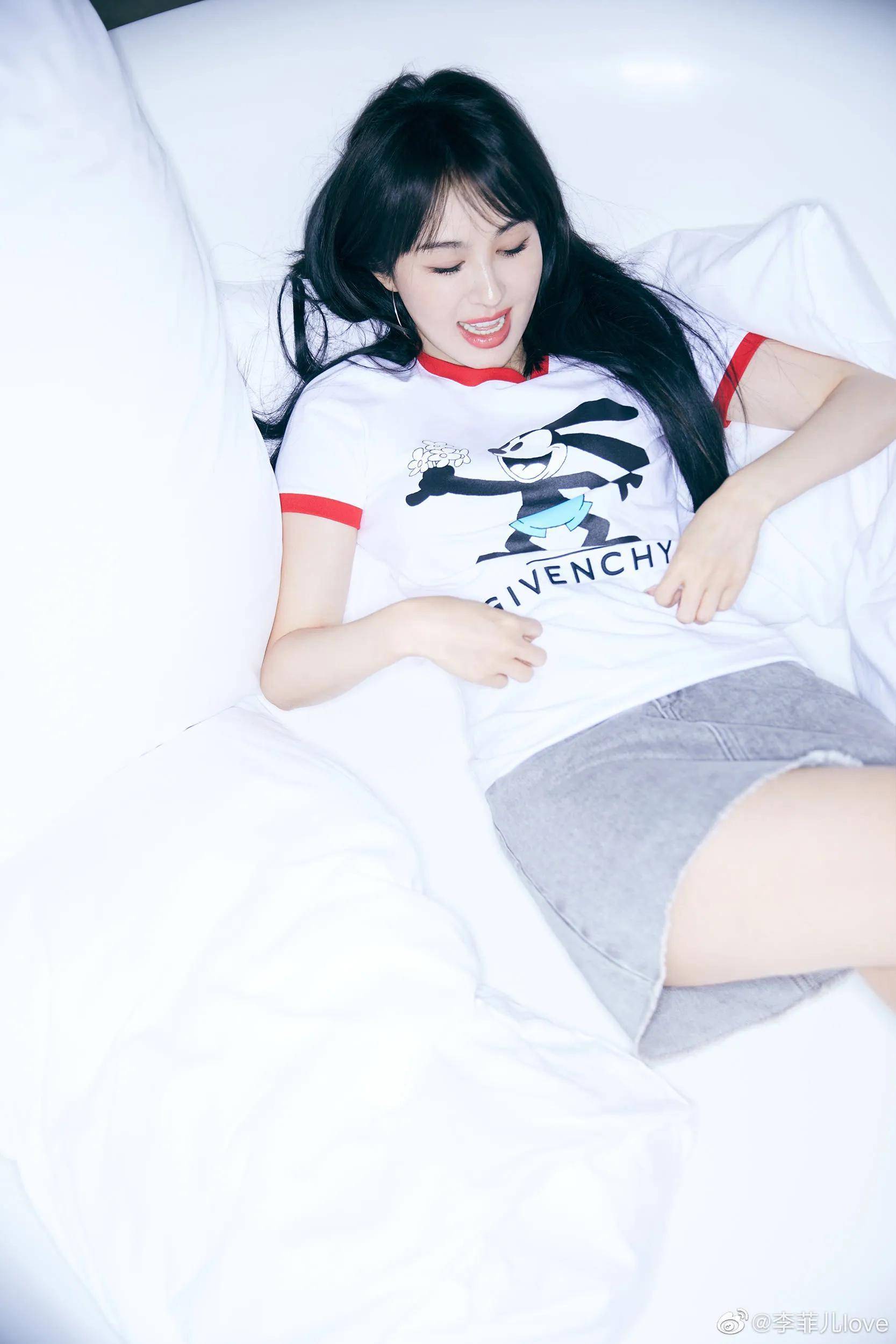 "人间蜜桃"李菲儿,从一个明星变成一个网红,她到底有多大胆?