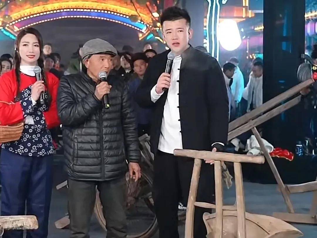 唐艺来大唐不夜城户外出镜了,愿木森和唐艺一起长虹_西安_互联网_才艺