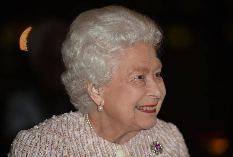 85岁莫尼列太后丝巾旧裙反复穿,优雅气质不输英女王_西哈努克_王室