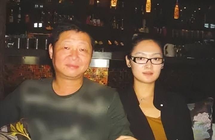 低调养鸡15年,带领288户农民脱贫,"三德子"赵亮才是真明星_胡静_表演