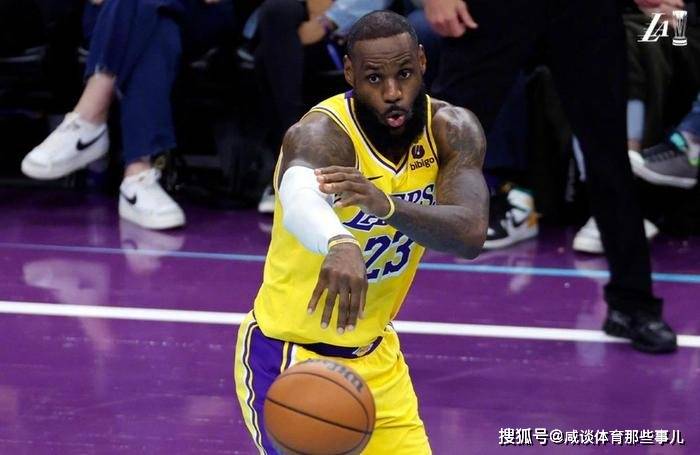 从比赛上来看,小编认为詹姆斯下滑最严重的还是提升球队上限的能力