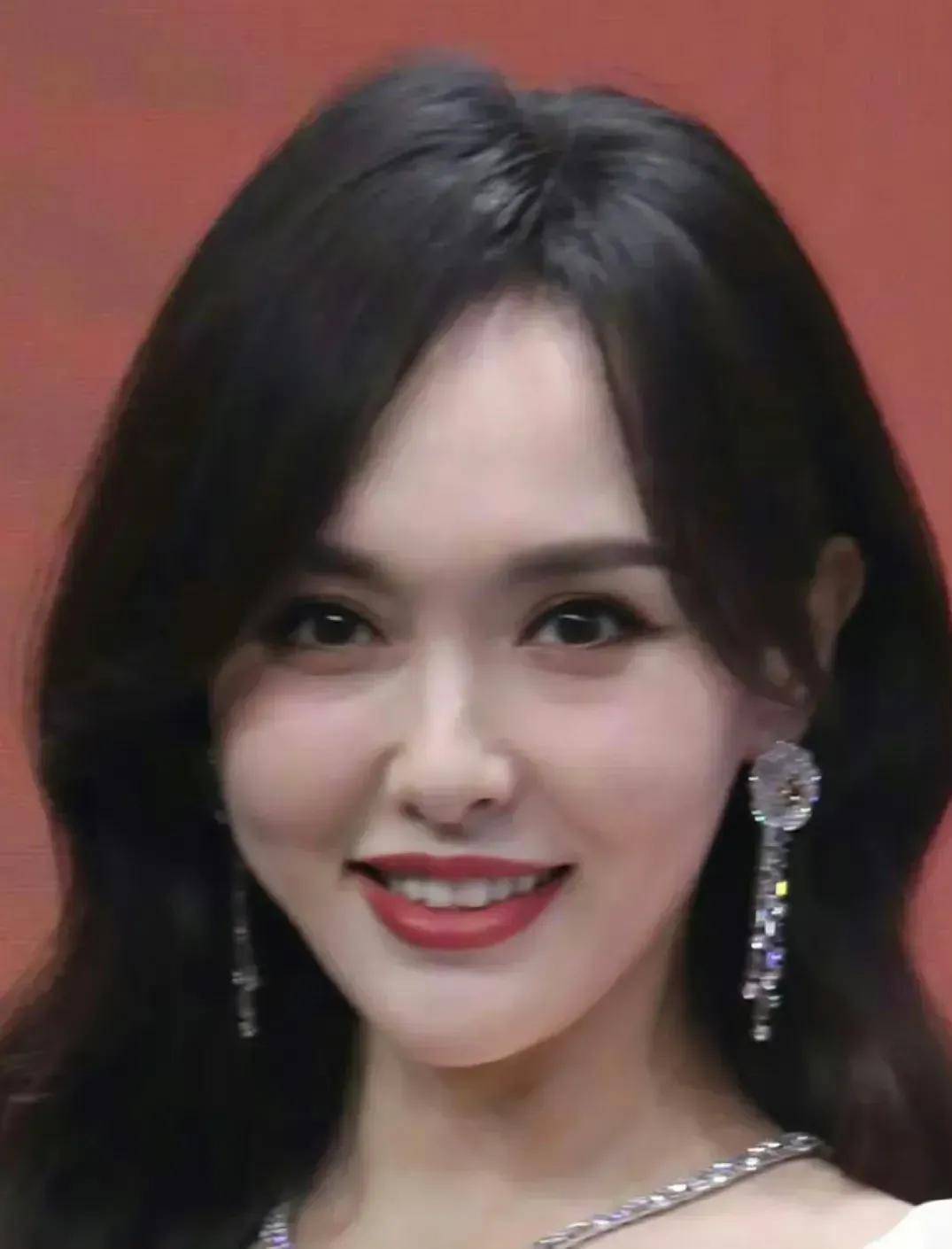 盘点这几位女星的特写生图,赵丽颖扛住了镜头,刘亦菲暴露无遗_照片