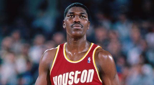 火箭队传奇球星奥拉朱旺的辉煌成就_防守_篮球_历史