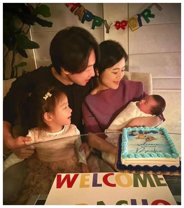 44岁主持人陈辰官宣生子,一家4口合影首曝光,程雷近况成焦点!