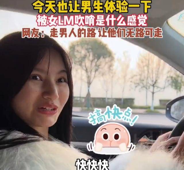 女子開車遇到帥哥,搖下車窗吹口哨搭訕,帥哥吃驚的樣子太搞笑_小夥子