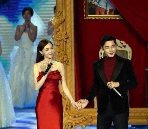 就在全网都祝福唐嫣罗晋的时候,有人却在婚纱照中发现了这个细节_照片