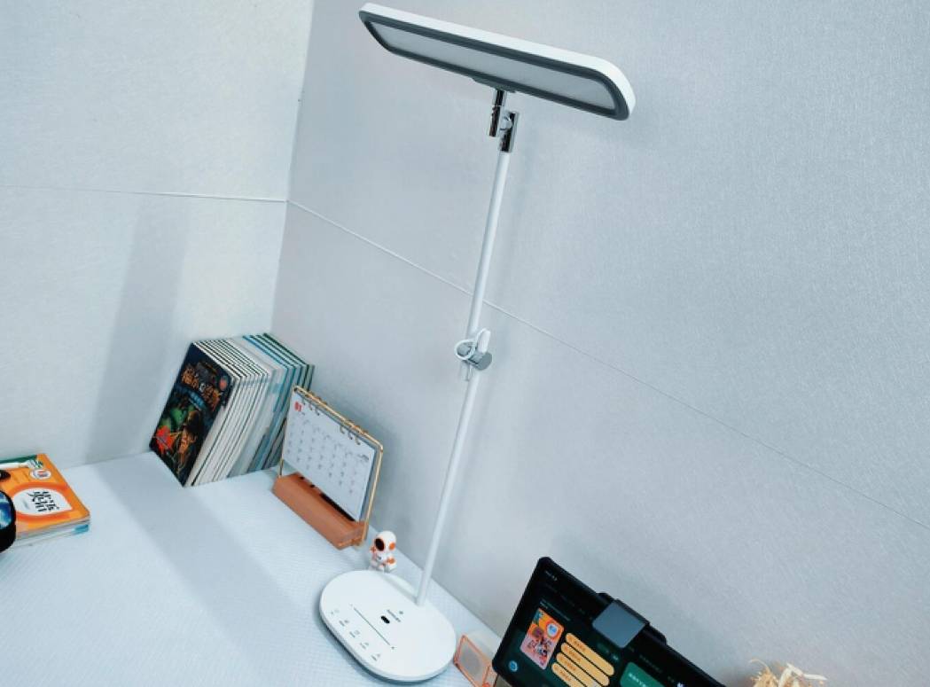 什么台灯最好学生晚上用?学生晚上用的护眼台灯推荐
