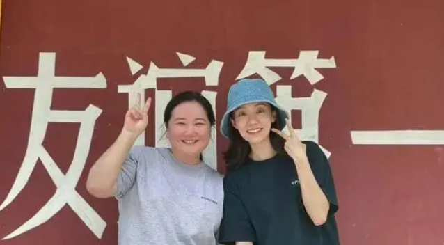 贾玲张小斐:观众心中的"谢"意与期待_电影_演技_捧腹大笑