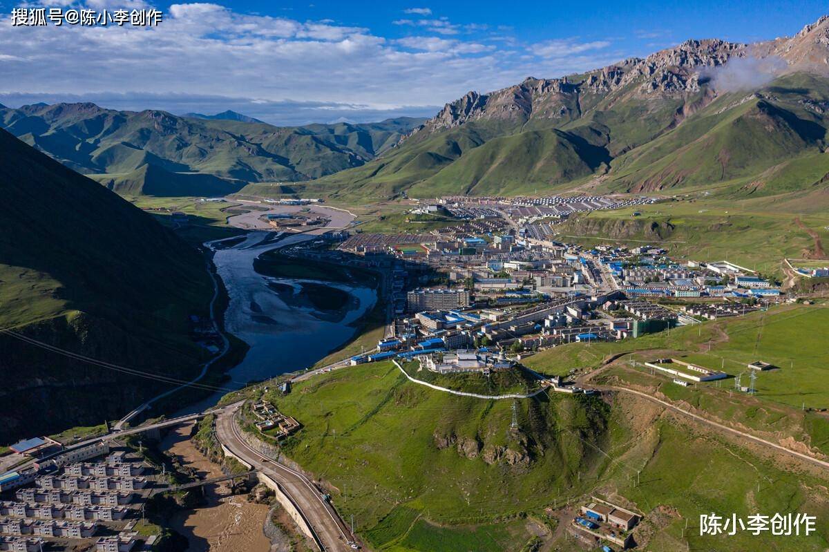 布加雪山位于丁青县,巴青县,索县三县交界,是藏东最高的山峰,海拔有