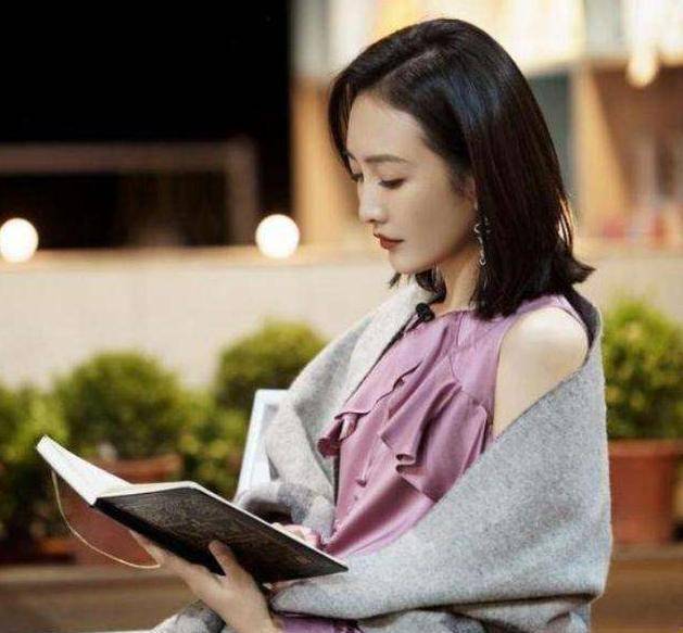 王鸥带妈妈妹妹试婚纱,无意透漏中意王凯,可惜她情侣波折_母亲_父母