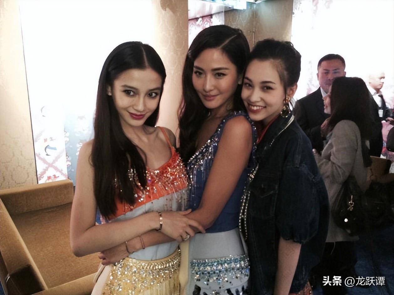 的安排,去国外调整外貌,拍写真,和她一起去的,还有另一个模特熊黛林