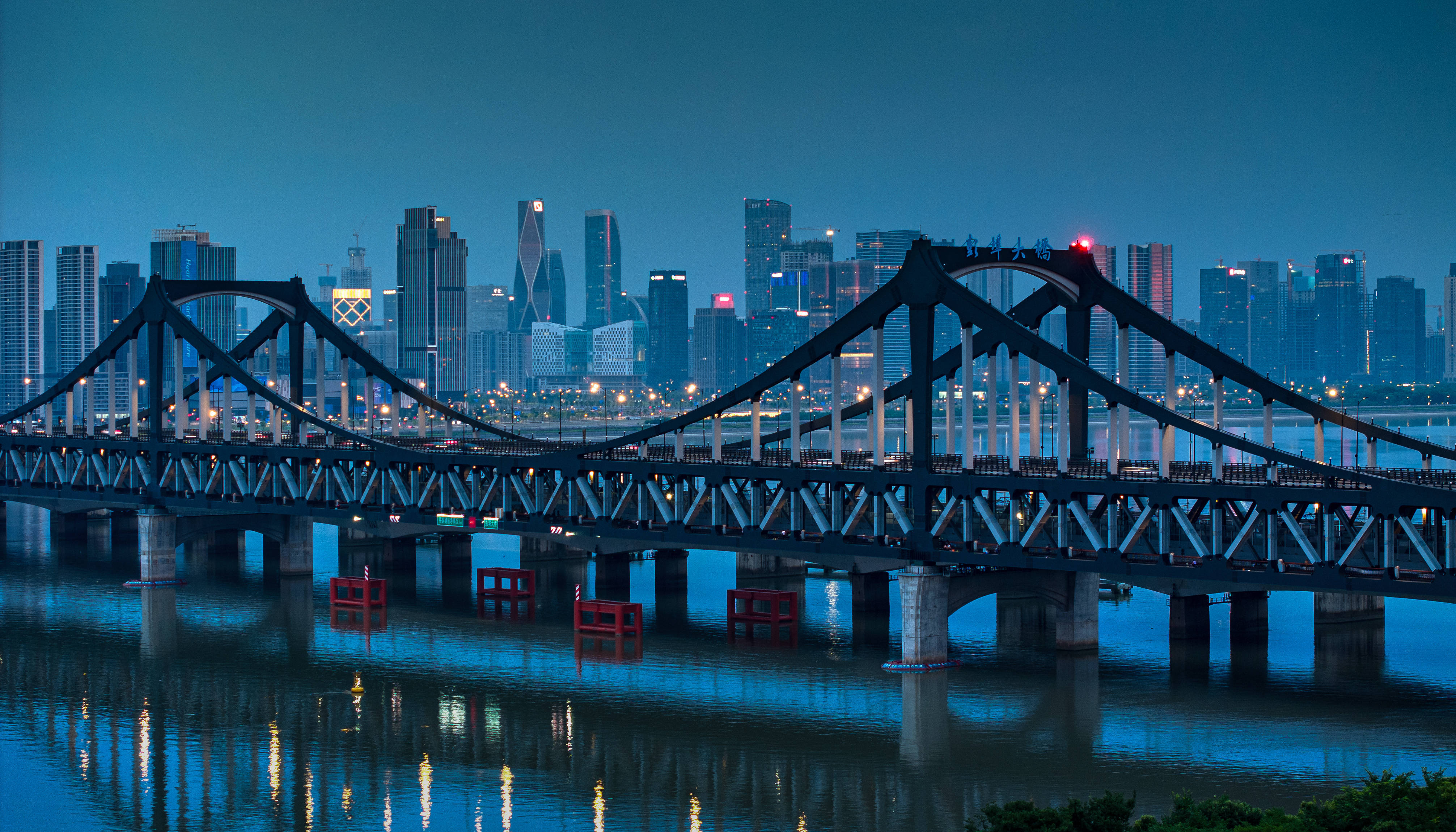 杭州市上城区(滨江·揽潮誉道)售楼部电话|价格详情|售楼处地址|在售