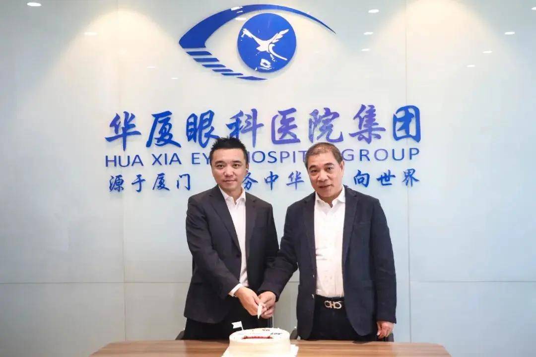 陈凤国执行总裁,首先代表华厦眼科医院集团对张健总经理一行的到来