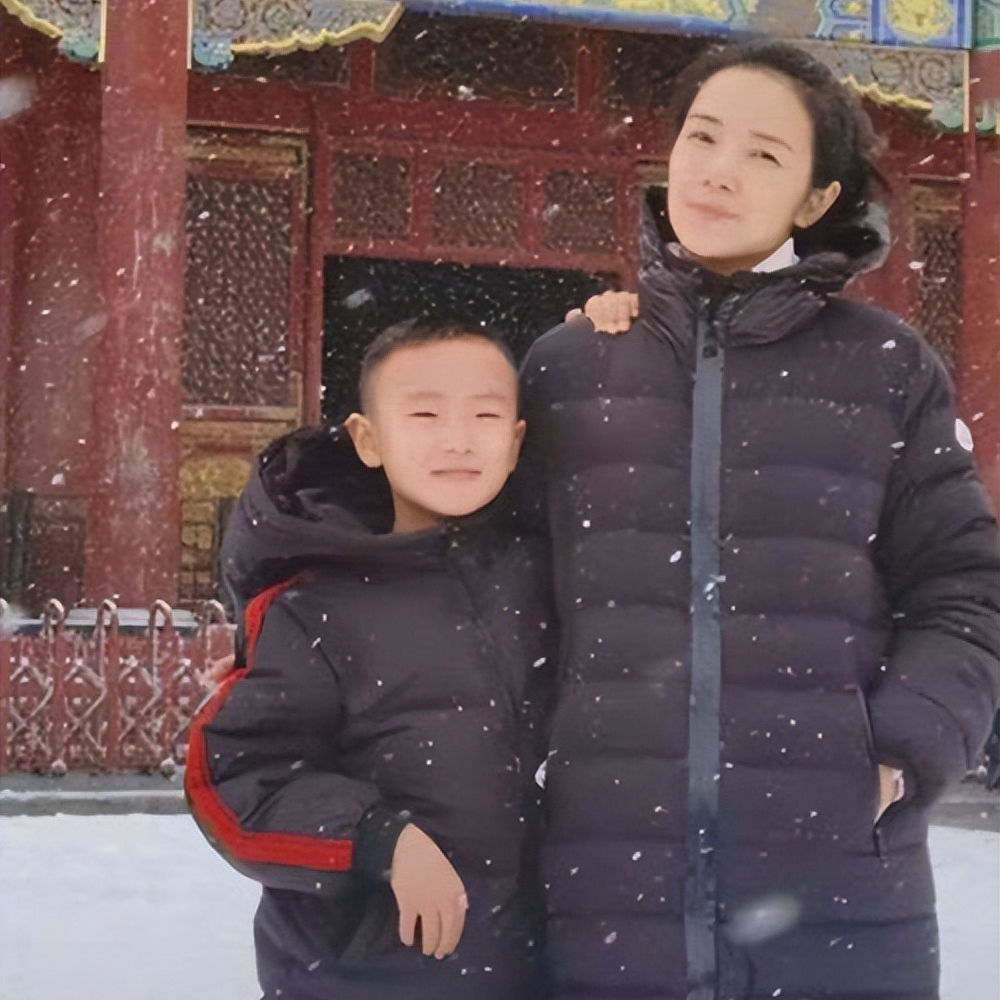 管彤:与韩红传绯闻,41岁结婚,42岁高龄生子,现在过得怎样了?
