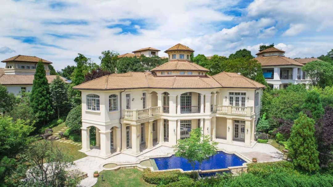 这里有独栋别墅,是千岛湖唯一在售的"中国十大超级豪宅",总价从1500
