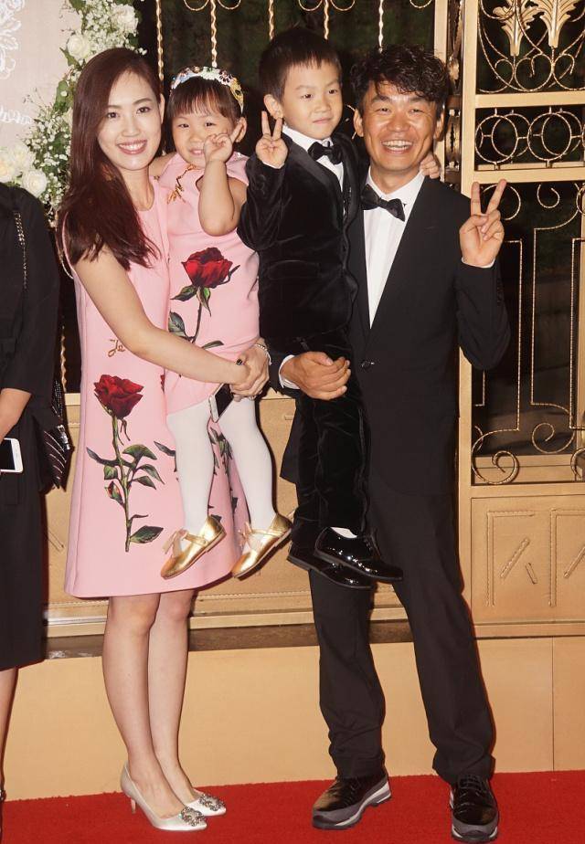 王宝强为家乡加油,马蓉高调晒近况:离婚后的他们,可谓反差明显_网友