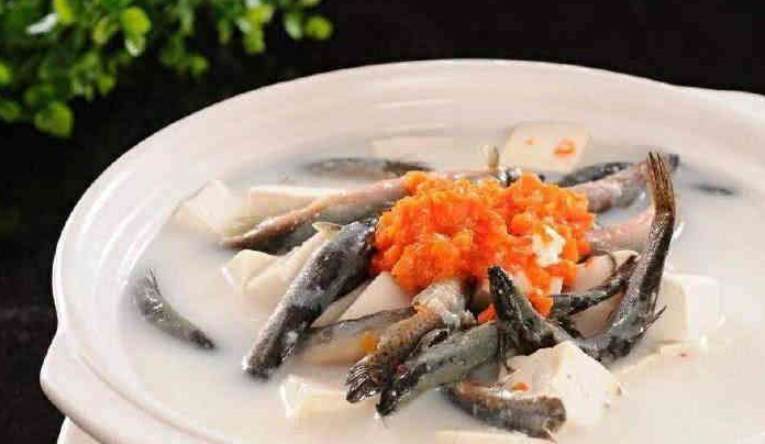 宜昌:三峡肥鱼,宜昌的美食繁多,不过这里还是要推荐的还是鲜美的三峡